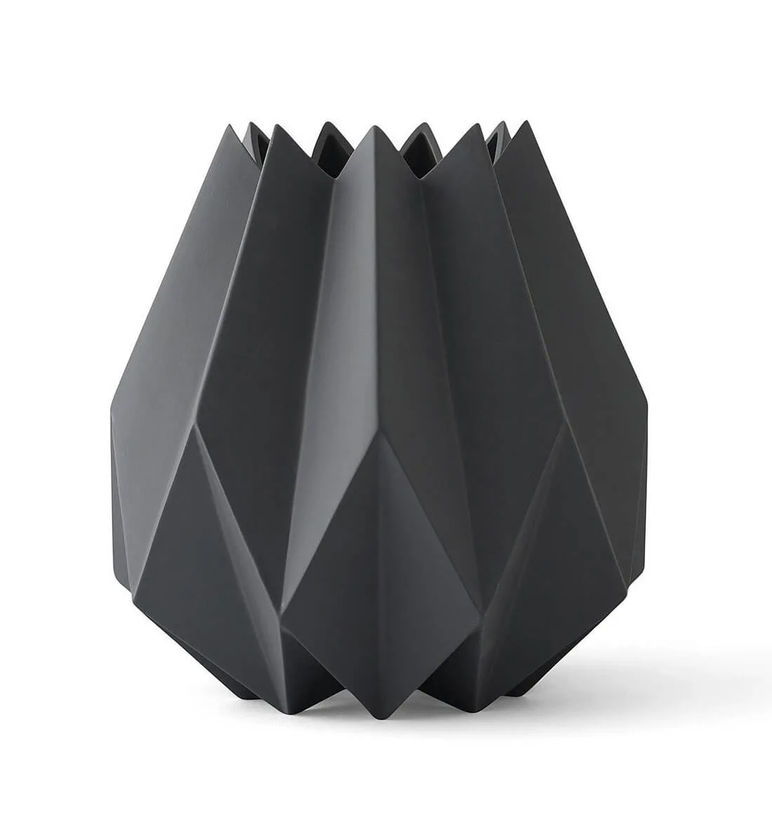Folded Vase Carbon
